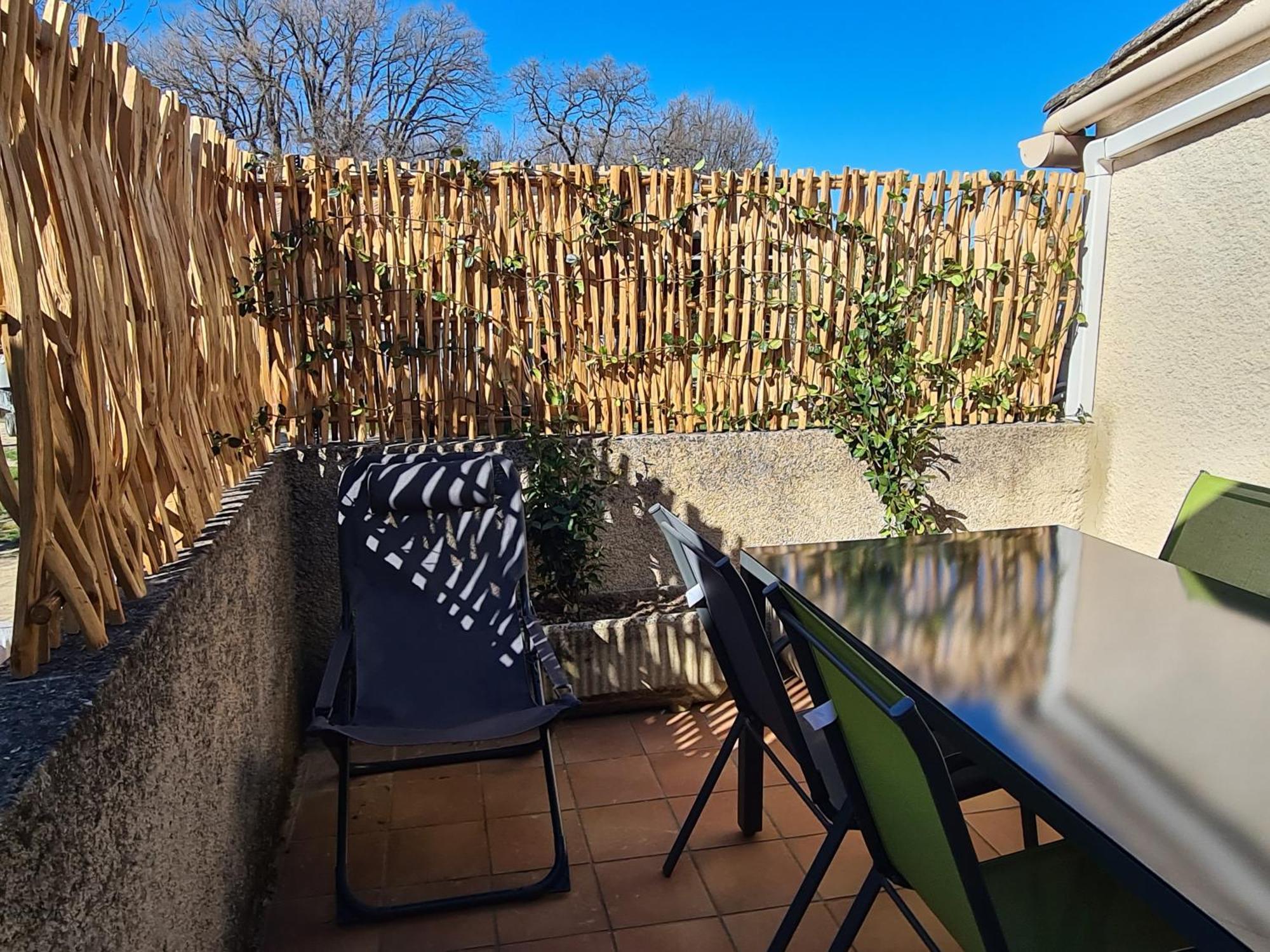 Les Oliviers Apartment Ansouis Exterior photo